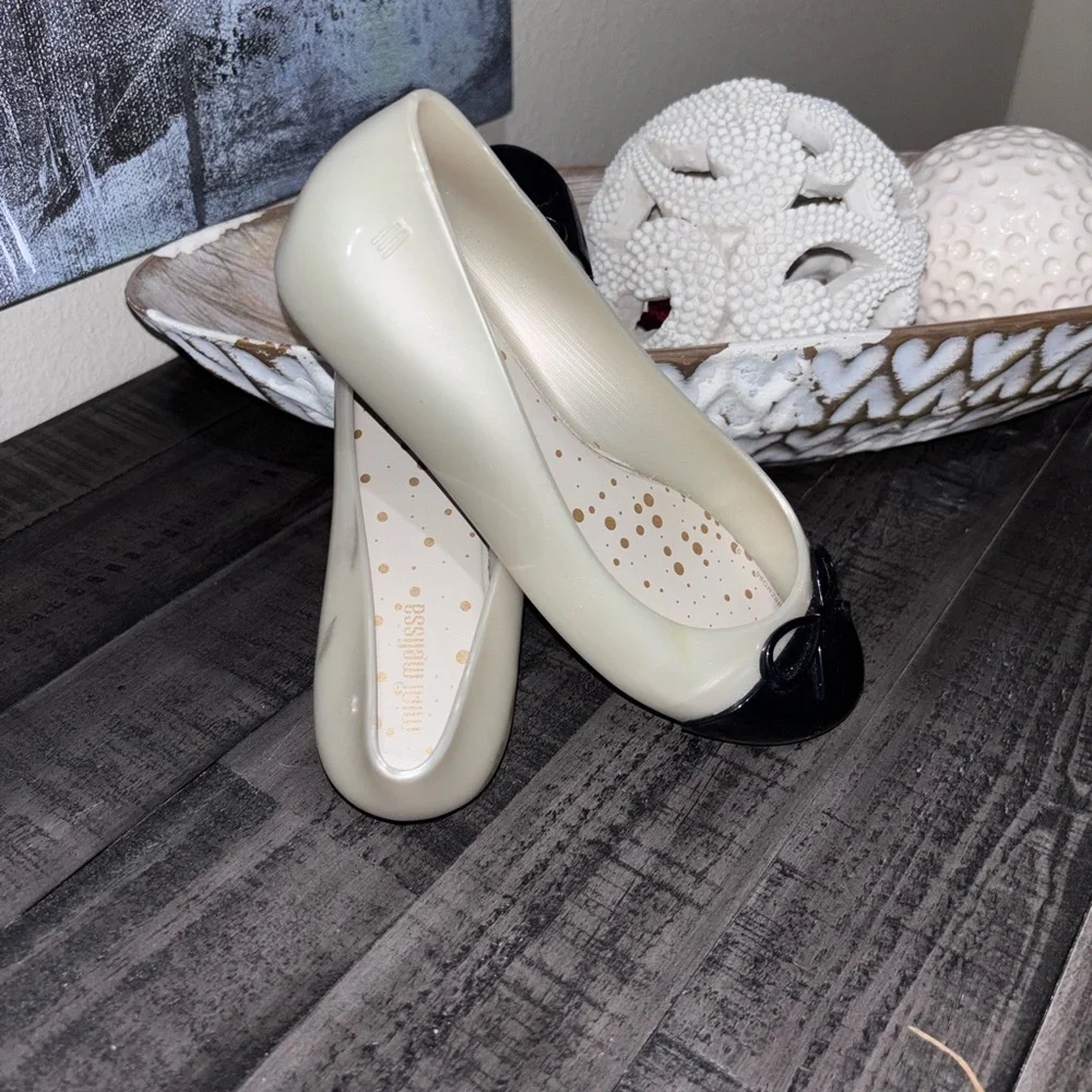 Mini Melissa Sweet Love Cap Toe ballet flats in pearly white and black SZ 1